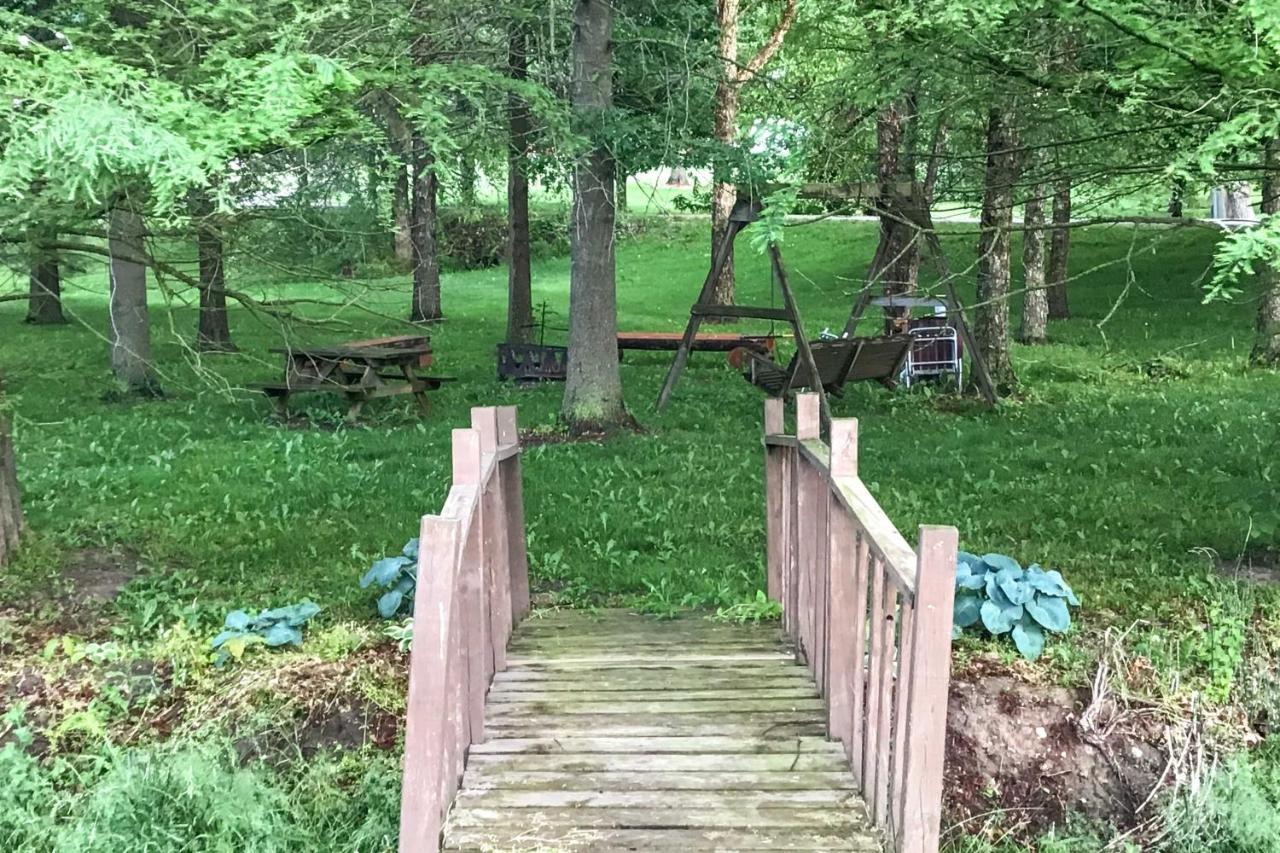 Honey House Cabin - A Quiet Countryside Retreat! Nappanee Dış mekan fotoğraf