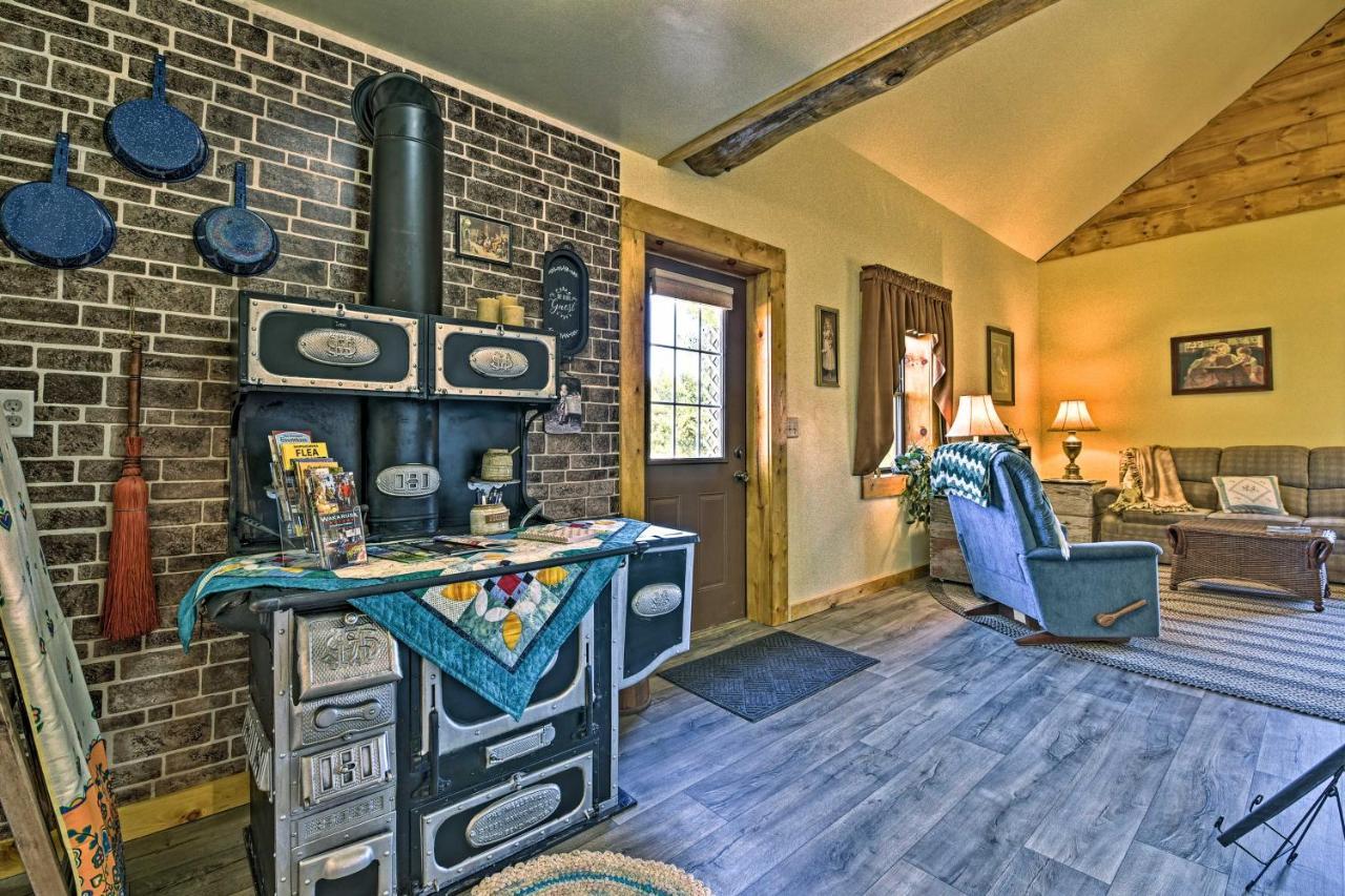 Honey House Cabin - A Quiet Countryside Retreat! Nappanee Dış mekan fotoğraf