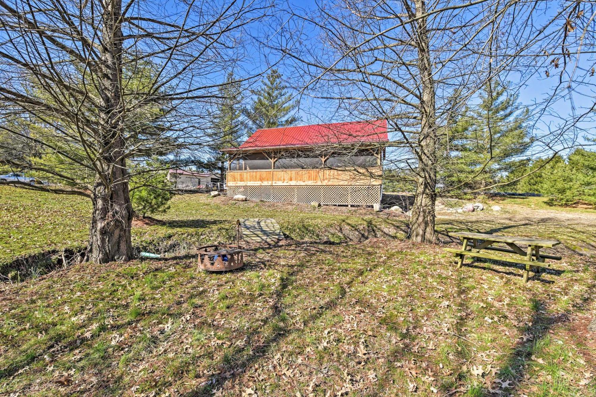 Honey House Cabin - A Quiet Countryside Retreat! Nappanee Dış mekan fotoğraf