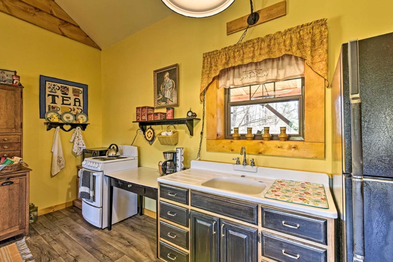 Honey House Cabin - A Quiet Countryside Retreat! Nappanee Dış mekan fotoğraf