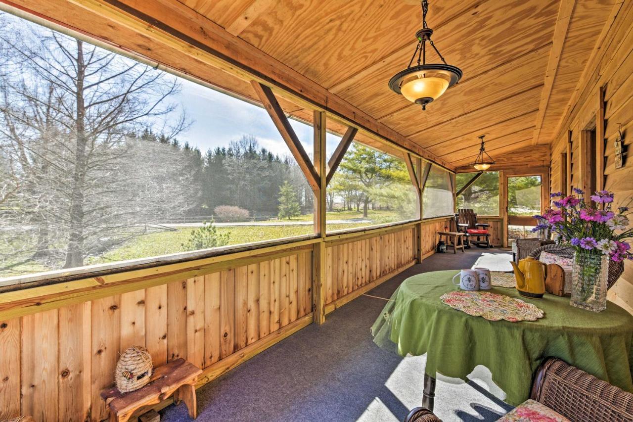 Honey House Cabin - A Quiet Countryside Retreat! Nappanee Dış mekan fotoğraf
