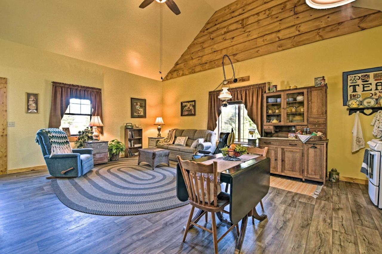 Honey House Cabin - A Quiet Countryside Retreat! Nappanee Dış mekan fotoğraf
