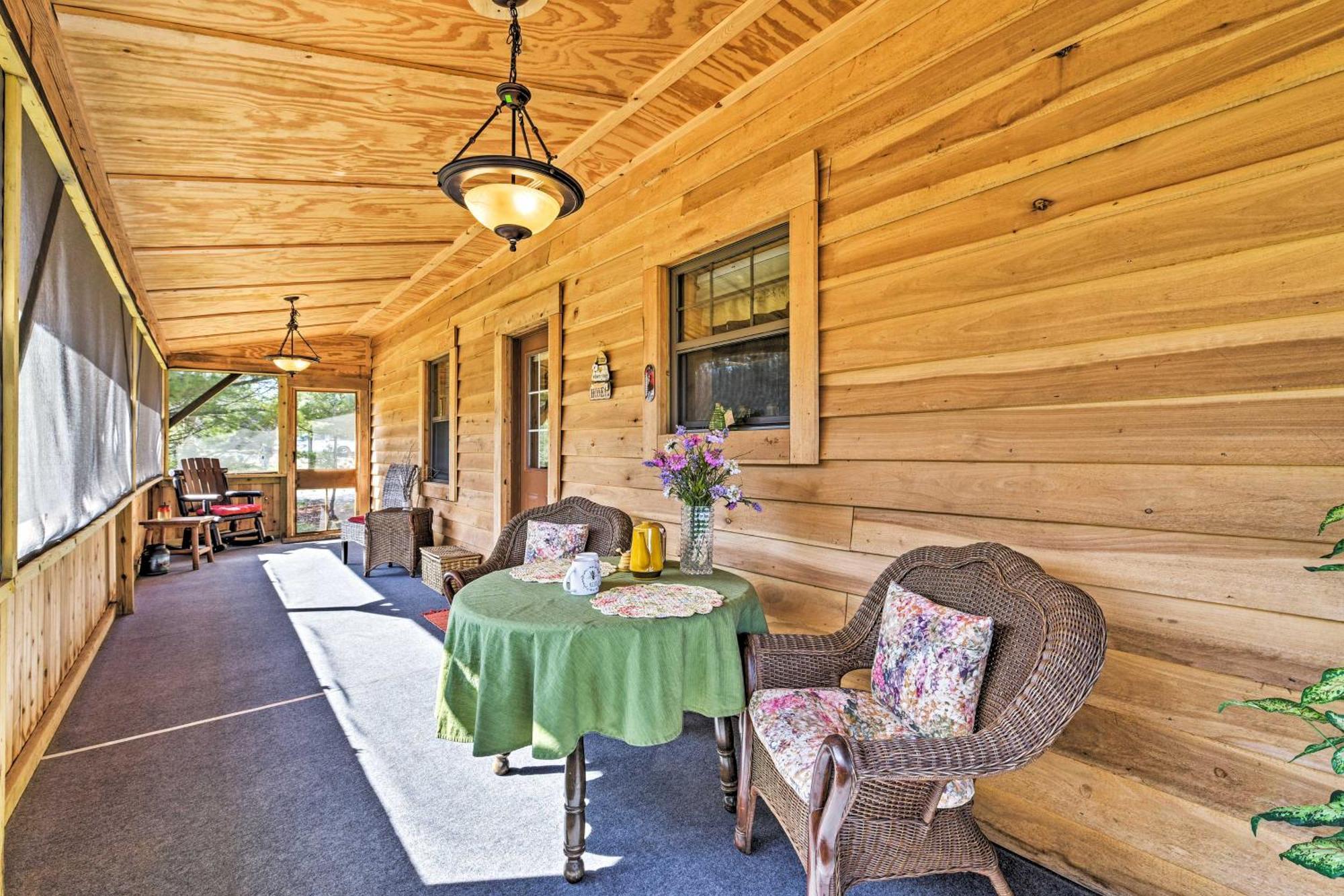 Honey House Cabin - A Quiet Countryside Retreat! Nappanee Dış mekan fotoğraf
