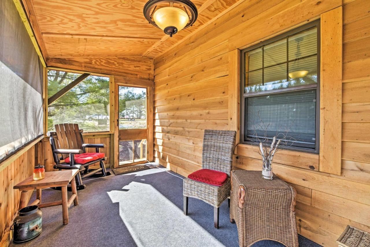 Honey House Cabin - A Quiet Countryside Retreat! Nappanee Dış mekan fotoğraf